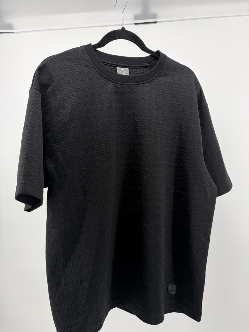 Saints Studio Men's Black Geometric Crew Neck SS  T-Shirt L Logo Patch S026